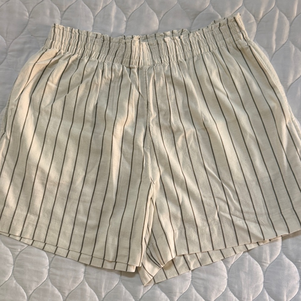 H&M Cream High-Waist Striped Women’s Shorts